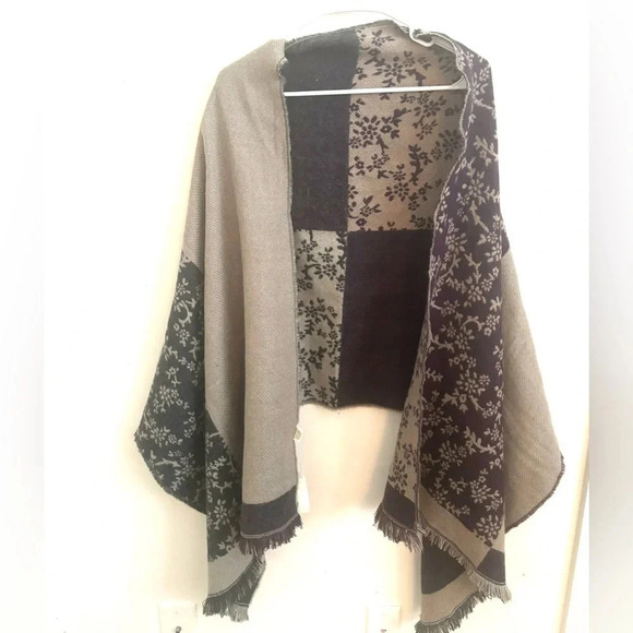 NWT Pretty persuasion acrylic color block fringe trim cozy tan dark grey scarf - Picture 1 of 4